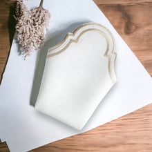 Load image into Gallery viewer, weddings, wedding linen napkins, wedding napkins,table linen, soft linen napkins, dinner napkins, luxury linen fabric napkin, linen napkins, linen napkins for Christmas, holiday table napkins, handmade napkins, Christmas table linen, Christmas, dining napkins, dining linen napkins, parties, table accessories, tovaglioli di Lino, tovaglioli, tovaglioli eleganti, tovaglioli per la tavola, tovaglioli per matrimonio, tovaglioli per la festa, tovaglioli fatti a mano, matrimonio, servietten, leinen servietten