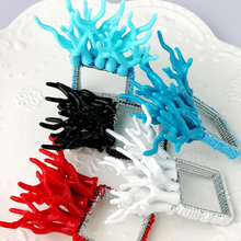 Load image into Gallery viewer, Aqua Teal Coral Napkin Rings, Coral Napkin Rings, Handmade Napkin Rings, Beach Napkin Rings, Tropical Napkin Rings, Nautical Napkin Rings, Beach Napkin Rings, turquoise coral napkin rings, coral,Wedding Decoration, tropical table decor, tropical napkin rings, Tabletop Decor, Party Wedding Set, party, Ornament Table Setting, Napkin Rings Wholesale, Napkin Ring Buckles, napkin decor, coral napkin rings, beach set up, beach decoration, coastal decor